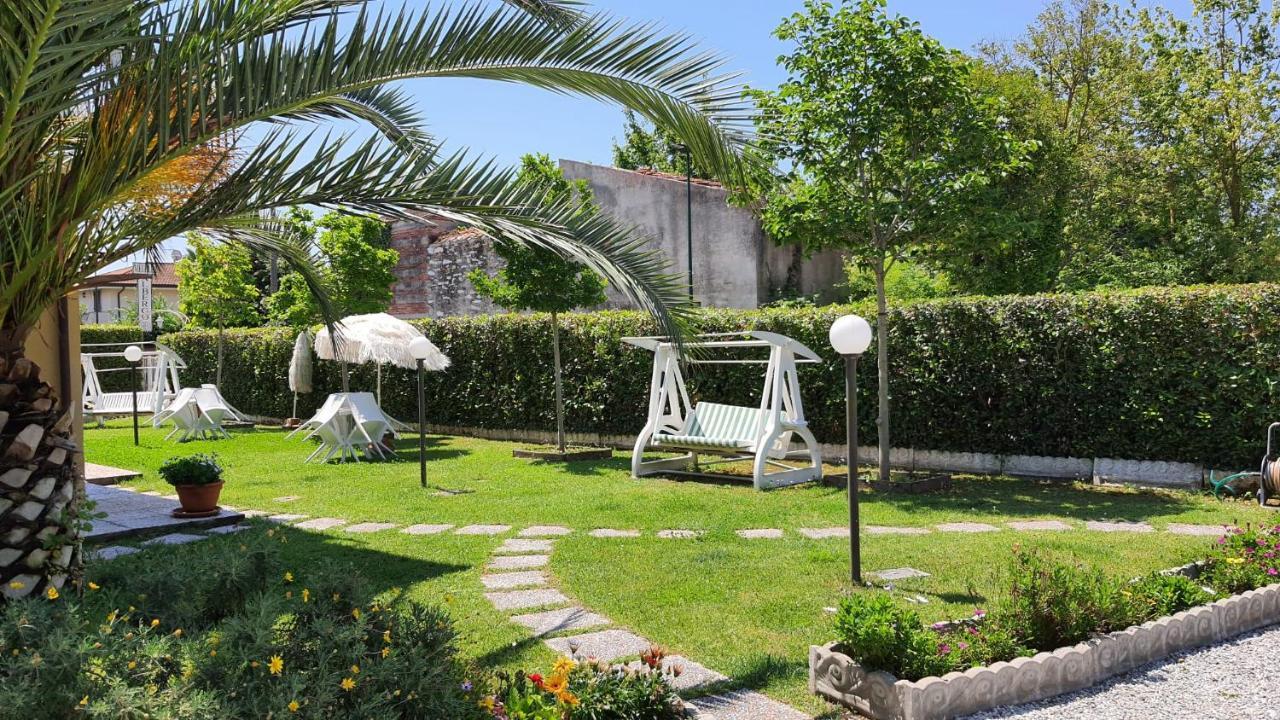 Bed&Breakfast Villa Lorena Forte dei Marmi Dış mekan fotoğraf