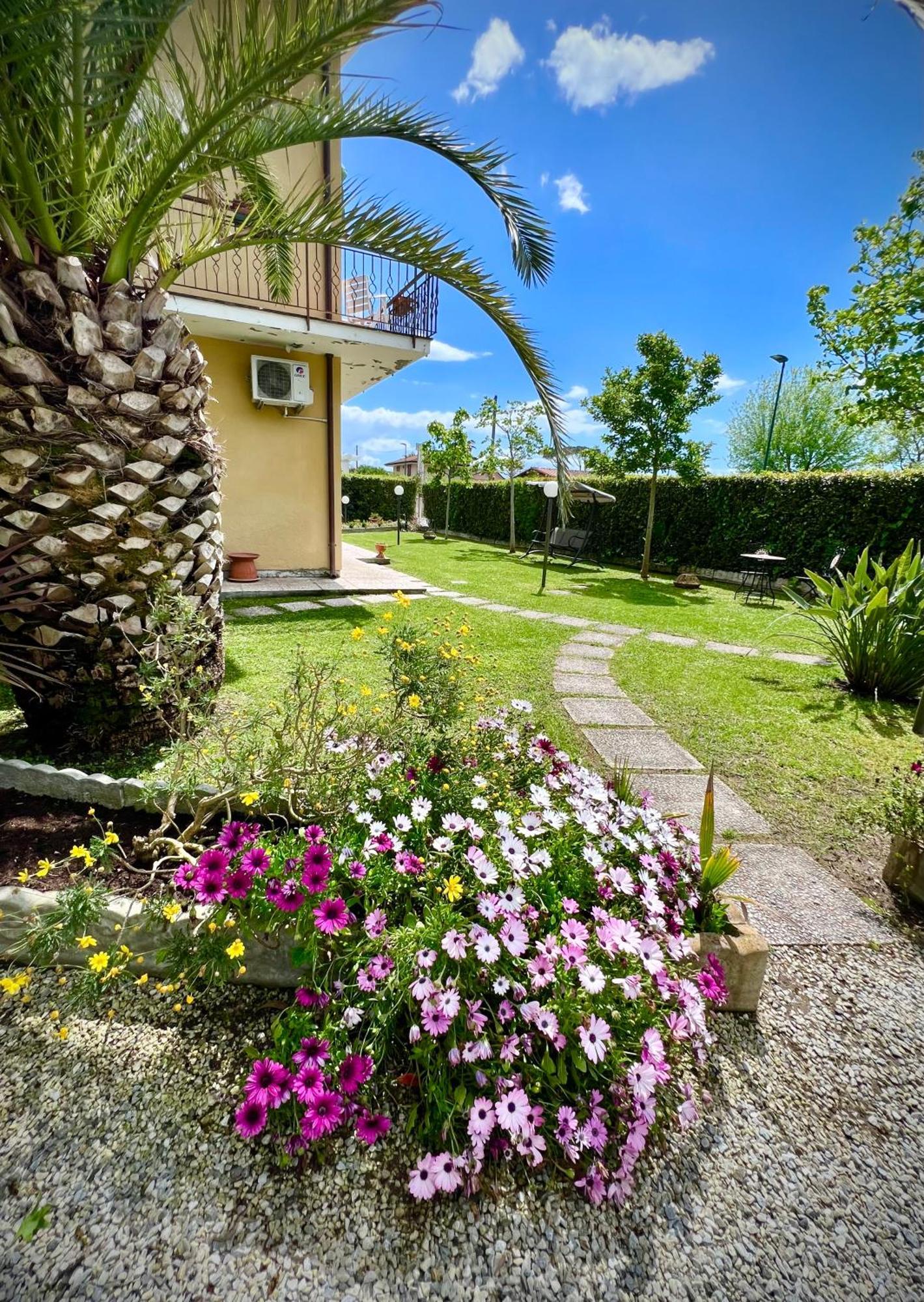 Bed&Breakfast Villa Lorena Forte dei Marmi Dış mekan fotoğraf
