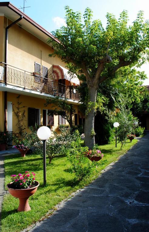 Bed&Breakfast Villa Lorena Forte dei Marmi Dış mekan fotoğraf